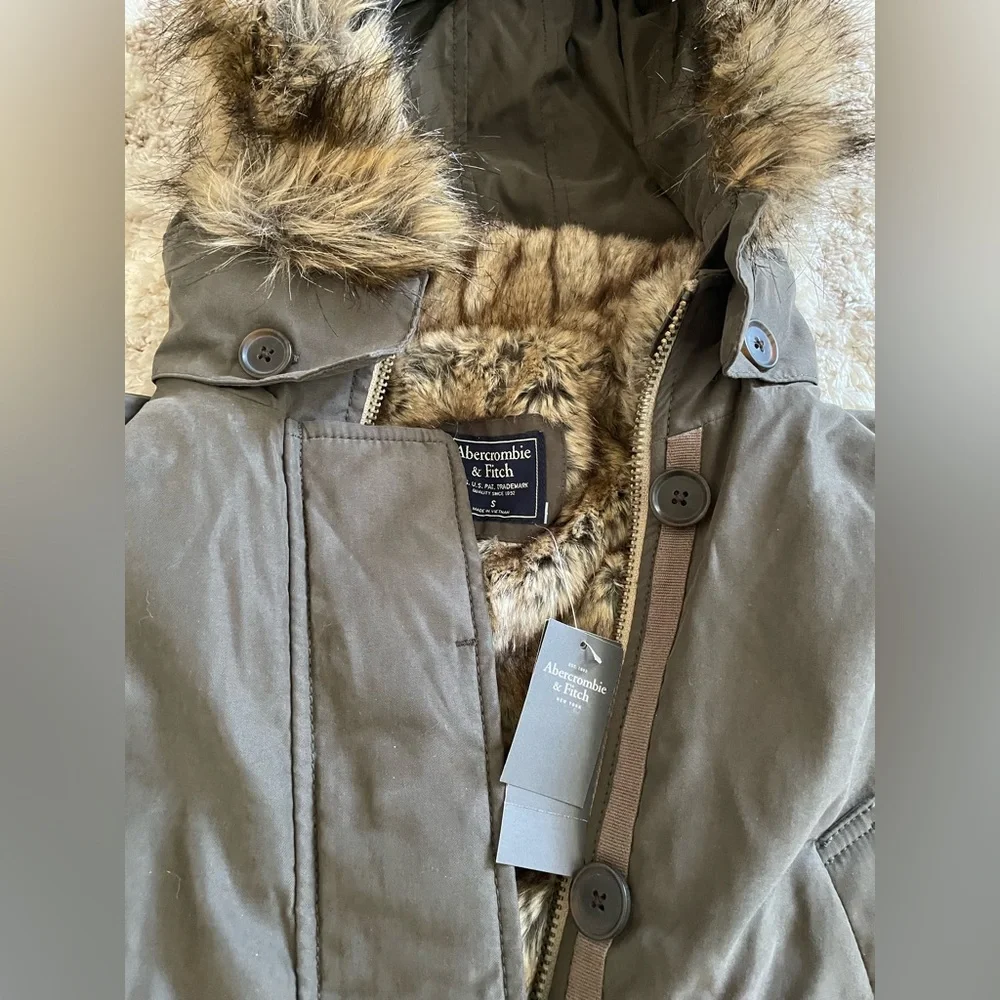 NWT Abercrombie & Fitch Olive Fur Parka Jacket with Faux Fur Hood Size Small_2